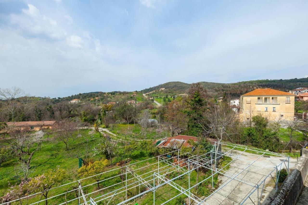 Spacious Apartment In Ceraso With Mountain View Exterior foto